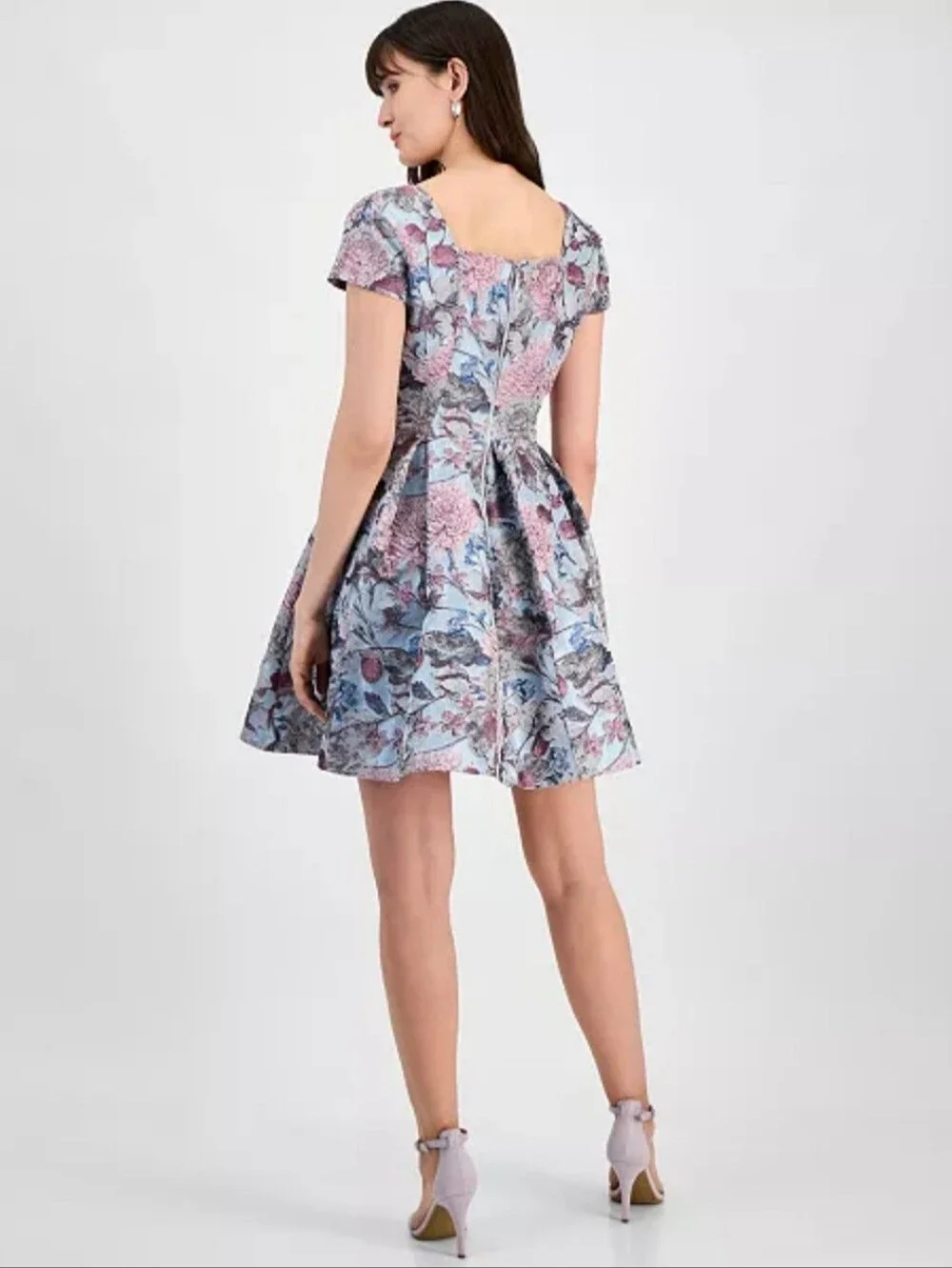Women's Clothing (681) - Picture 4 of 8